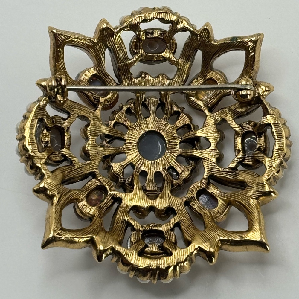 Faux opal and pearl Victorian revival brooch - Picture 4 of 5